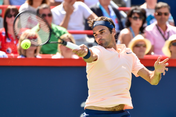 Roger Federer hits a forehand | Photo: Minas Panagiotakis/Getty Images North America