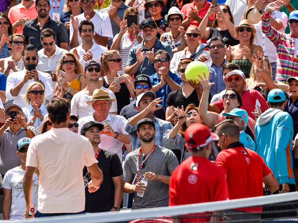 Roger Federer was absolutely a crowd favourite | Photo: Minas Panagiotakis/Getty Images North America