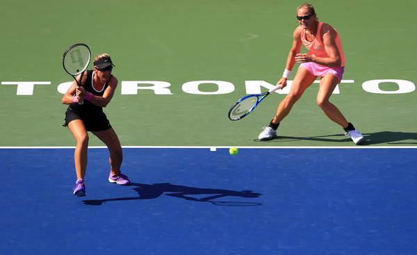 Kveta Peschke and Anna-Lena Gronefeld in action | Photo: Vaughn Ridley/Getty Images North America