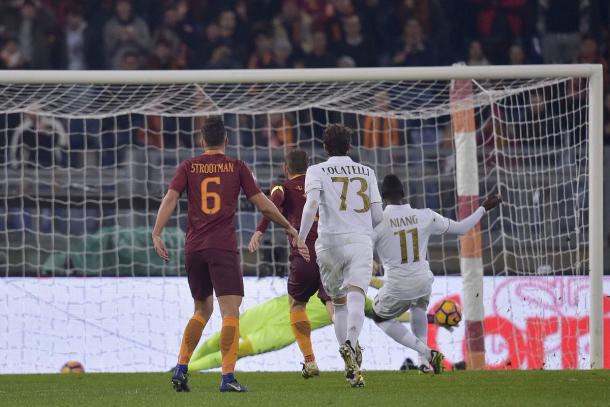 Szczęsny detiene el penalti lanzado por Niang | Foto: AS Roma