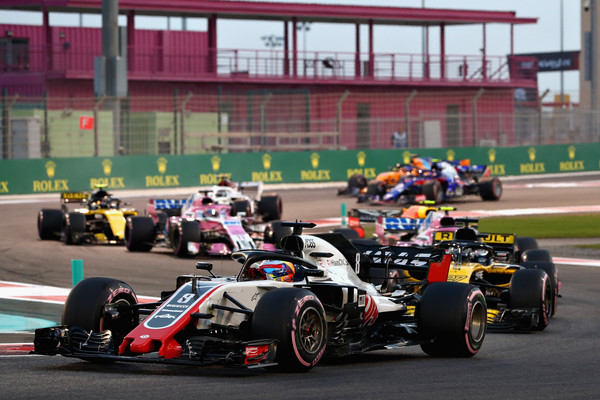 Romain Grosjean delante de Nico Hülkenberg momentos antes de su accidente | Fuente: Getty Images