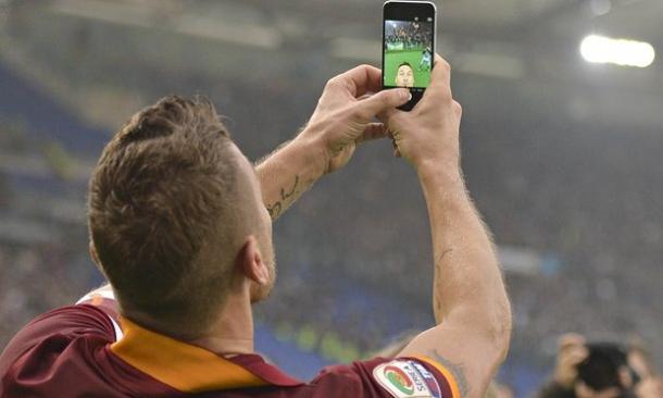 Tott's famous selfie celebration which he ironically posted to social media | Photo: Guardian.com