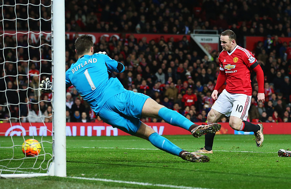Wayne Rooney finishes off an excellent United move | Photo: Alex Livesey/Getty Images