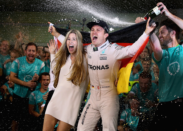 Nico agradeceu ao apoio incondicional da esposa Vivian e da equipe Mercedes (Foto: Clive Mason/Getty Images)