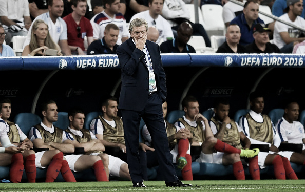 Hodgson looks on, worried, against Russia | Photo: Michael Regan/The FA