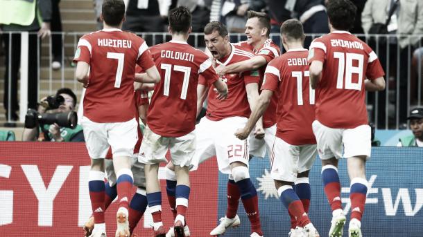 Dzyuba celebra el gol con sus compañeros/ Foto: Getty