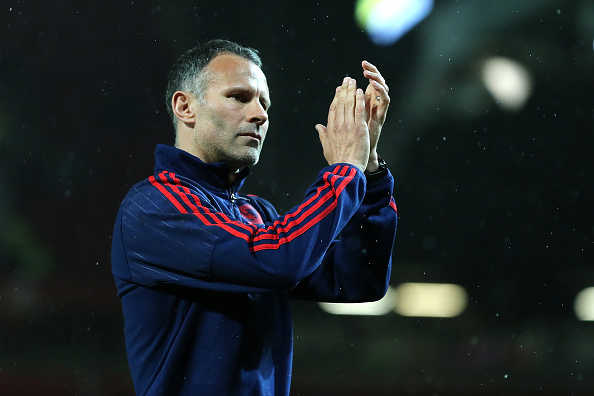 Giggs applauds the fans at the end of this season | Photo: James Bayliss/AMA