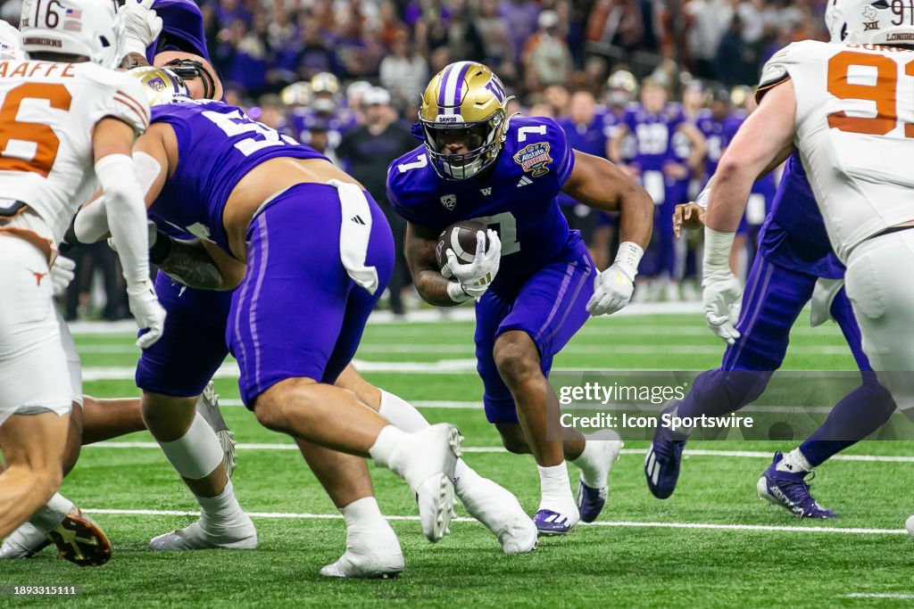 Washington running back Dillon Johnson (7) runs through an opening for a touchdown during the All State Sugar Bowl playoff game between the Texas Longhorns and the Washington Huskies on Monday, January 1, 2024 at Caesars Superdome in New Orleans, LA. (Photo by Nick Tre. Smith/Icon Sportswire via Getty Images)