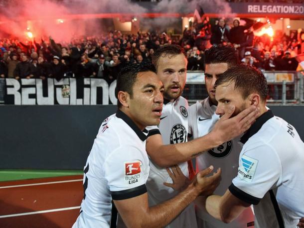 Eintracht Frankfurt celebrate Haris Seferovic's status-saving goal. | Image source: kicker - imago