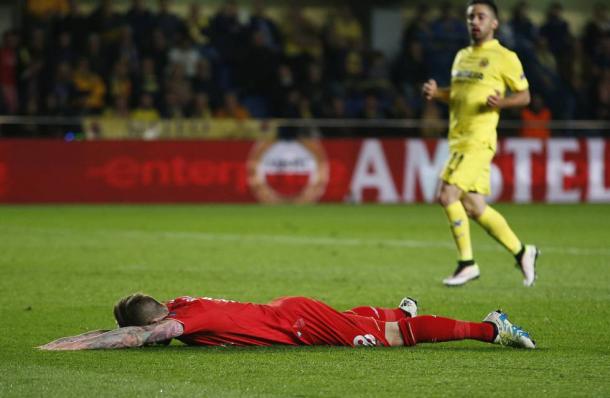 Dura derrota del Liverpool en los minutos finales en el Madrigal | Foto: El País