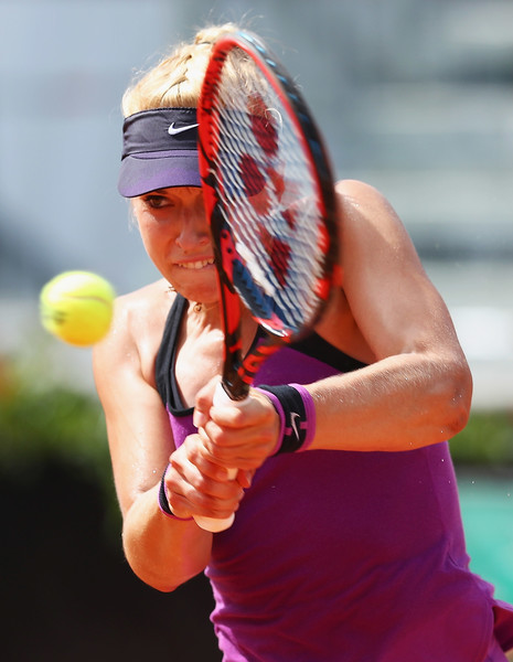 Sabine Lisicki hitting a backhand today. | Photo: Matthew Lewis/Getty Images