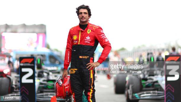 A frustrated <strong><a  data-cke-saved-href='https://www.vavel.com/en/motorsports/2023/03/21/formula-1/1141349-former-world-champion-fittipaldi-believes-ferrari-will-improve.html' href='https://www.vavel.com/en/motorsports/2023/03/21/formula-1/1141349-former-world-champion-fittipaldi-believes-ferrari-will-improve.html'>Carlos Sainz</a></strong> after his 5th place finish - (Photo by Dan Istitene - Formula 1/Formula 1 via Getty Images)