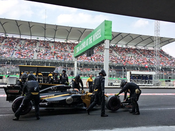 Carlos Sainz abandona en carrera por culpa del motor Renault. Foto: Renault F1 Sports