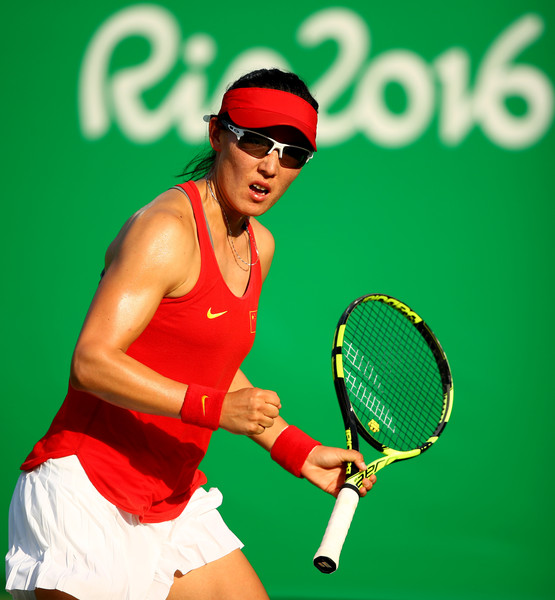 Zheng Saisai celebrates after winning a point during her first-round match against Agnieszka Radwanska at the Rio 2016 Olympic Games. | Photo: Clive Brunskill/Getty Images South America