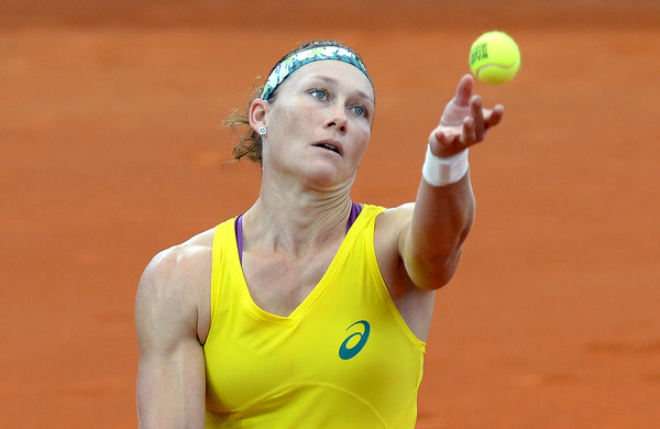 Samantha Stosur hitting a serve during the 2016 Fed Cup tie between Australia and the United States. | Photo: Bradley Kanaris/Getty Images AsiaPac