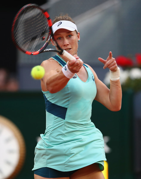 Samantha Stosur hitting a forehand. | Photo: Clive Brunskill/Getty Images