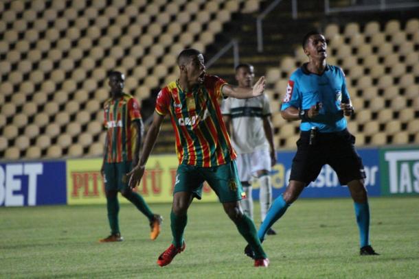 Sampaio foi superior na partida e aumentou crise do Coritiba na temporada (Foto: Lucas Almeida/Sampaio Corrêa)