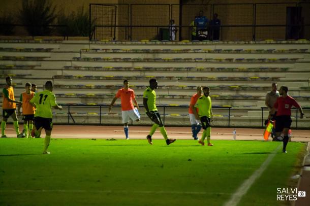 Moha Traoré celebra su gol ante el San Fernando | Foto: Salvi Reyes