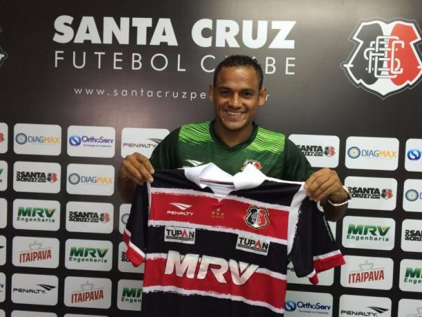 Atualmente sem clube, Marcinho jogou pela última vez no Santa Cruz, em 2016. (Foto: Divulgação/SCFC)