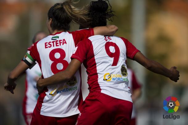 Las jugadoras del Santa Teresa celebran el 1-0 frente a la Real Sociedad (Imagen: LaLiga Iberdrola)