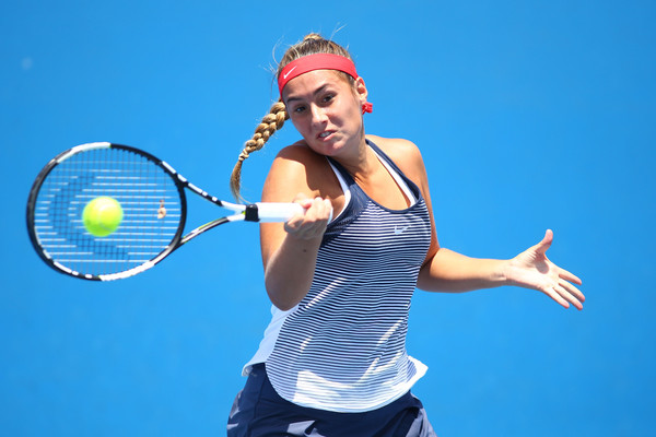 Sara Tomic hits a forehand during the 2016 Australian Open Junior Championships. | Photo: Pat Scala/Getty Images AsiaPac