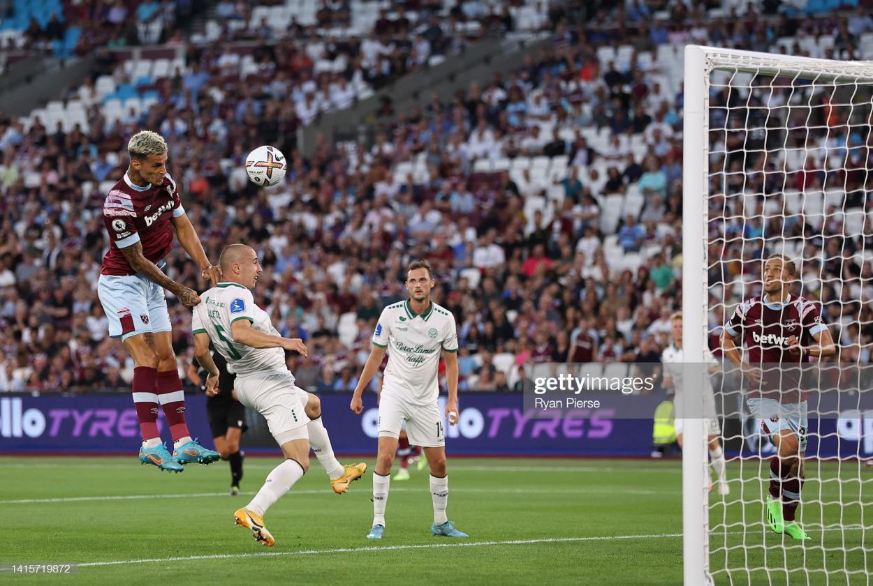 LONDON, ENGLAND - AUGUST 18: Gianluca Scamacca of West Ham United scores their first goal during the UEFA Europa Conference League 2022/23 Play-Off First Leg match between West Ham United and Viborg FF at London Stadium on August 18, 2022 in London, England. (Photo by Ryan Pierse/Getty Images)