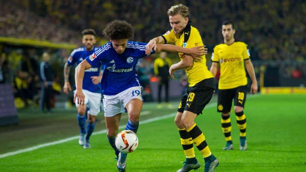 Schmelzer vying for the ball in Dortmund's 3:2 Revierderby win | Photo: News Locker