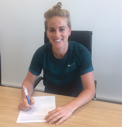 Natasha Dowie flew back from Australia to put pen to paper on the deal with Doncaster. (Photo: Doncaster Belles)