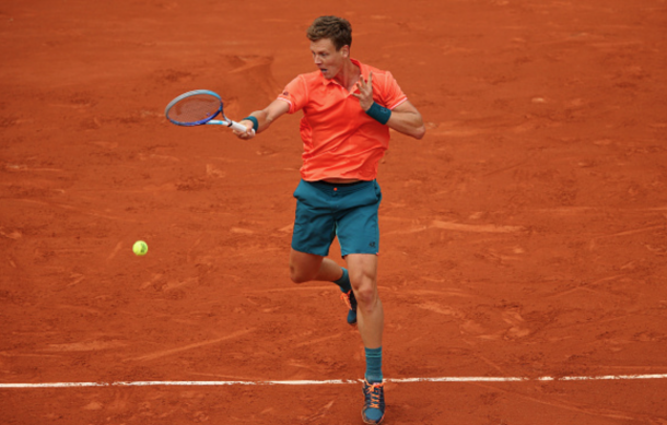 The Czech doing his best how close can I get to the Roland Garros logo impression. (Photo by Clive Brunskill/Getty Images)