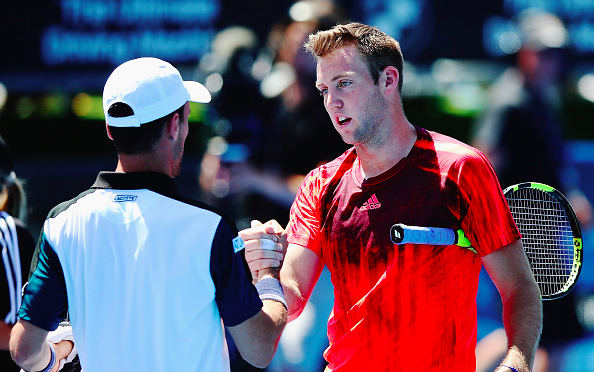 Bautista-Agut (left) and Sock exchange hand shakes (Photo: Getty Images)