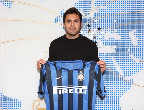 Eder with the colours of his new club.