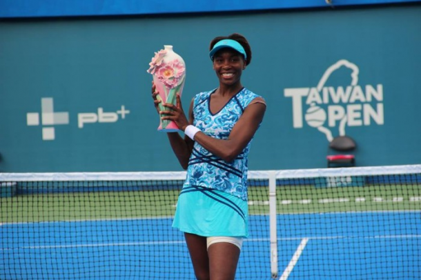 Venus Williams with her 49th WTA Trophy. Photo:Taiwan Open.