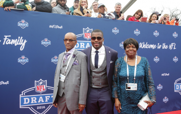 Draftee Reggie Ragland of Alabama with his dad Reggie Ragland, Sr and mom Ann White arrive to the 2016 NFL Draft on April 28, 2016 in Chicago, Illinois. (Photo by Kena Krutsinger/Getty Images)