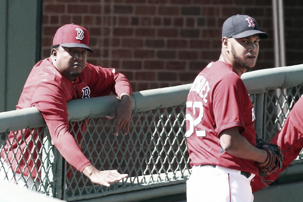 Eduardo Rodriguez tosses a bullpen session with Hall of Famer Pedro Martinez onlooking. | Getty