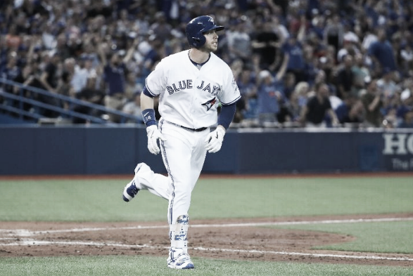 Justin Smoak's homer in the fifth inning gave his team a 5-2 lead. | Getty