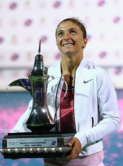 Sara Errani lifting the title in Dubai, Photo:Getty Images