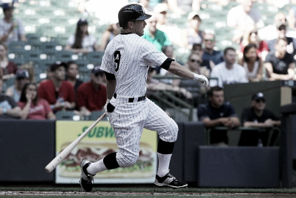 Aaron Hill will platoon with Travis Shaw at third base. | Getty