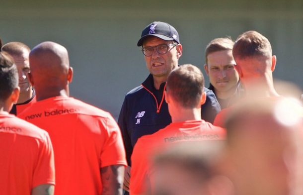 Klopp oversees training at Stanford University, where Liverpool's sessions will take place for the next week. (Picture: uk.makemefeed.co.uk)