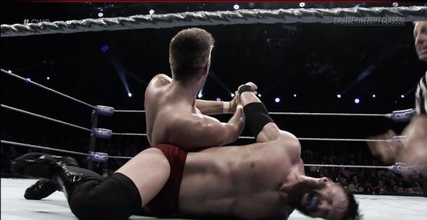 ZSJ has the winning submission locked in on Duz (image: WWE NETWORK)