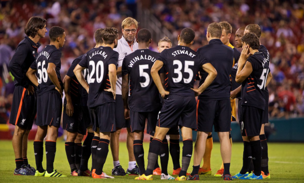 Klopp addresses his second-half XI at half-time. (Picture: This is Anfield/Propaganda Photo)