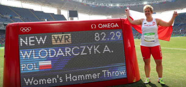 Włodarczyk proudly stands next to her new world record. (Photo: Rio 2016)