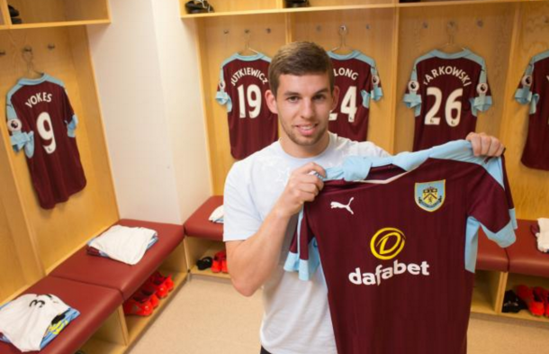 Flanagan poses after completing his season-long Burnley move. (Picture: Lancashire Telegraph)