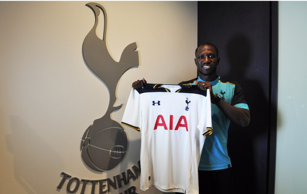 Sissoko pictured holding a Spurs shirt after completing his late move (Photo: Tottenham Hotspur)