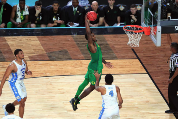 Bell taking flight in Oregon's Final Four battle against North Carolina. (Photo by Christian Petersen/Getty Images)