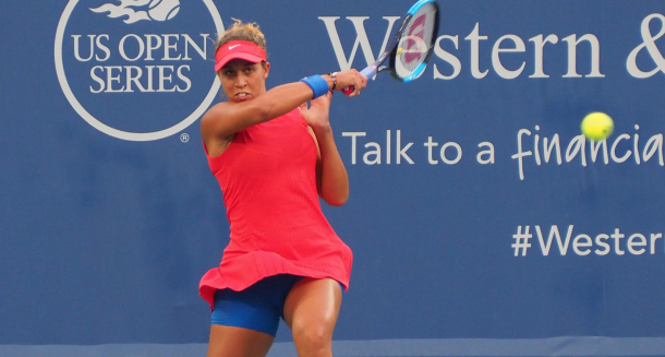 Keys hitting a forehand (Noel Alberto/VAVEL USA)