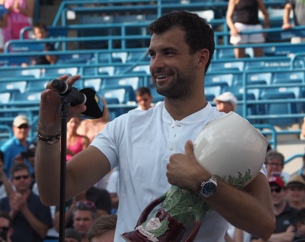 Dimitrov all smiles as he speaks to the crowd after his title win in Cincy (Noel Alberto/VAVEL USA)