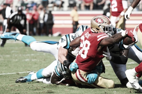 49ers running back Carlos Hyde stretches for the end zone on fourth-and-goal. Hyde provided a solid offensive outing for San Francisco on Sunday. (Photo courtesy of Thearon W. Henderson via Getty Images) 