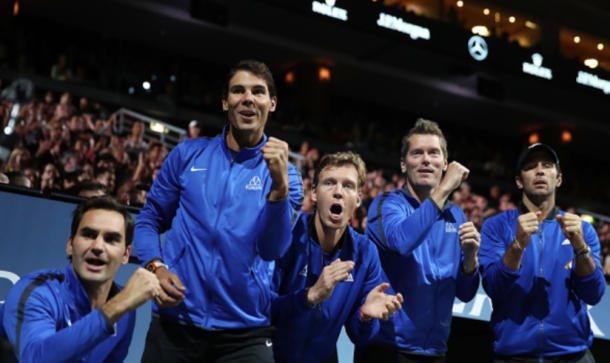 Team Europe reacts to Thiem's match against Isner (Julian Finney/Getty Images)