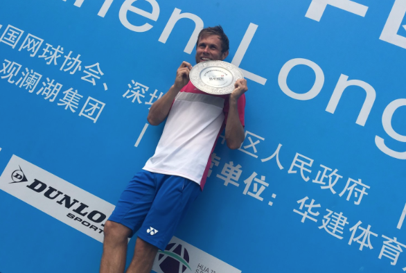 Albot poses with his trophy in China (ATP Challenger Tour)