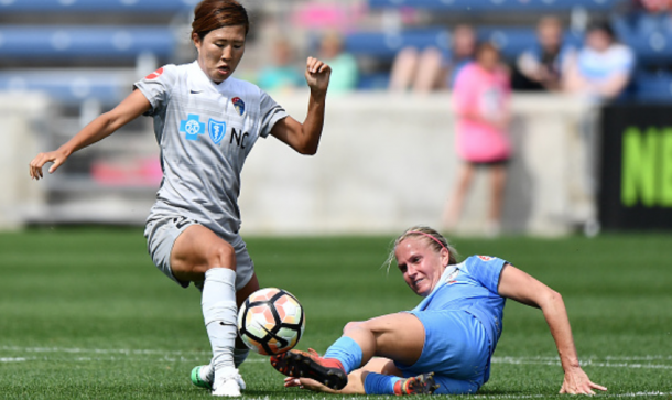 Yuri Kawamura battles against Chicago Red Star Alyssa Mautz. (Photo by Quinn Harris/Icon Sportswire via Getty Images)